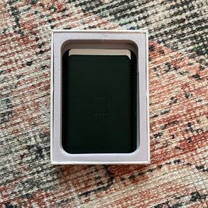 iPhone MagSafe wallet dark green forest leather